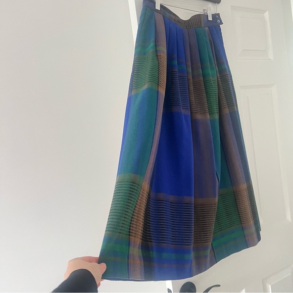 Vintage 80s Liz Claiborne pleated plaid 100% wool A-line skirt - Picture 4 of 9